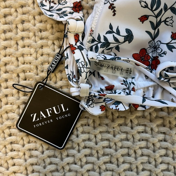 NWT FLORAL RUFFLED SEXY BIKINI - Picture 2 of 3